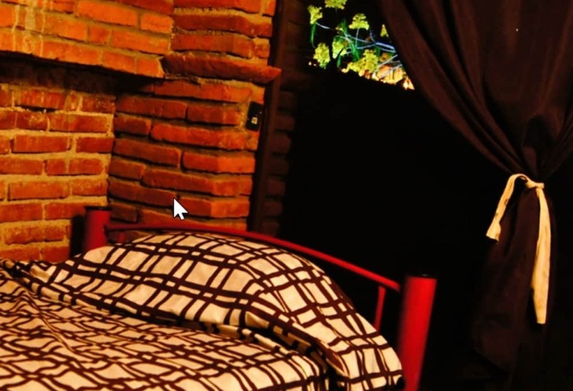 בית מלון כפרי La Casa Del Jardín Hostel