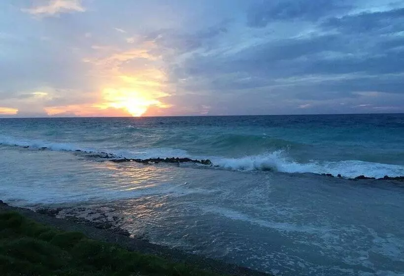 Hotelli Red Ground Village