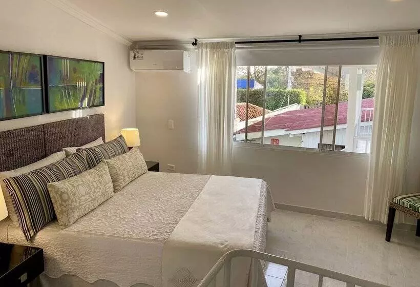 Hotelli Red Ground Village