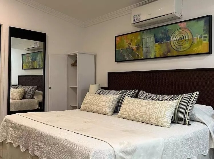 Hotelli Red Ground Village