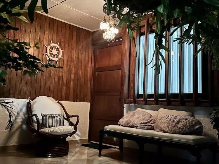 Hotelli Red Ground Village