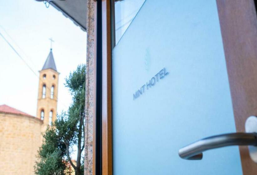 Отель Mint