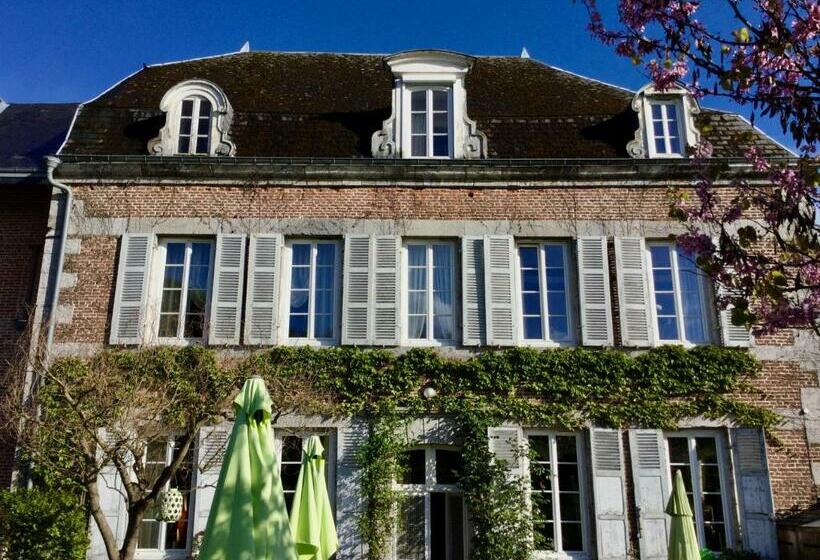 بنسيون Au Temps Jadis