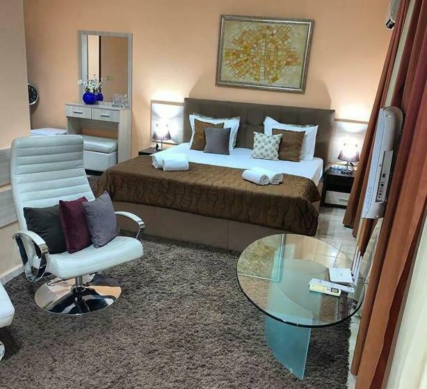 پانسیون Venis House