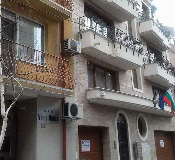 پانسیون Venis House