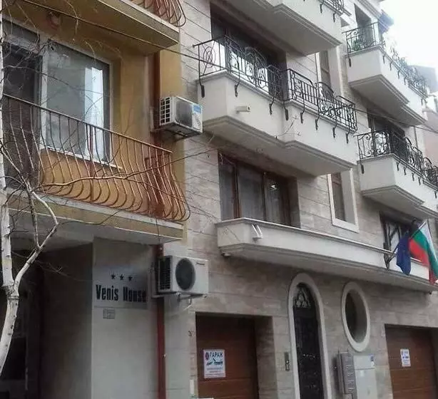 پانسیون Venis House