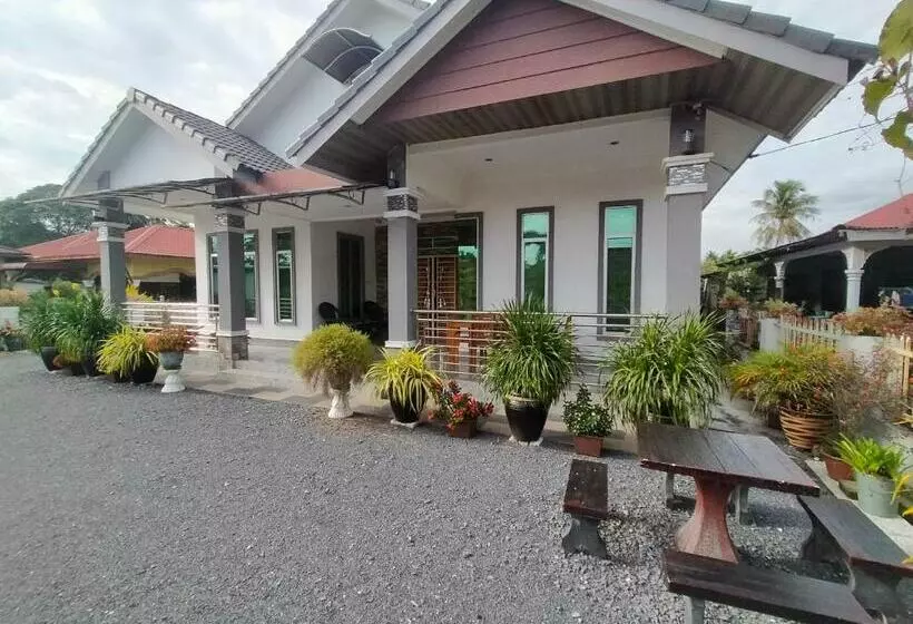 ホテル Oyo 90388 Homestay Masha