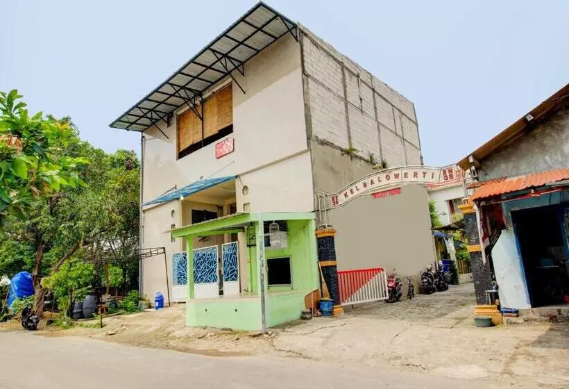 ホテル Oyo 90725 Zeevanna Guest House Syariah