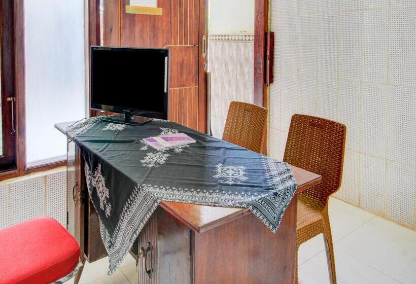 Отель Oyo 90725 Zeevanna Guest House Syariah