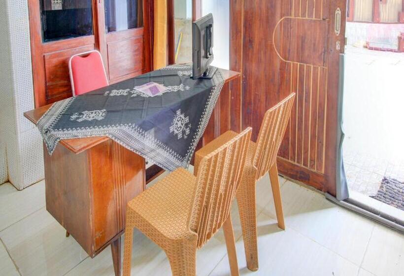 Отель Oyo 90725 Zeevanna Guest House Syariah