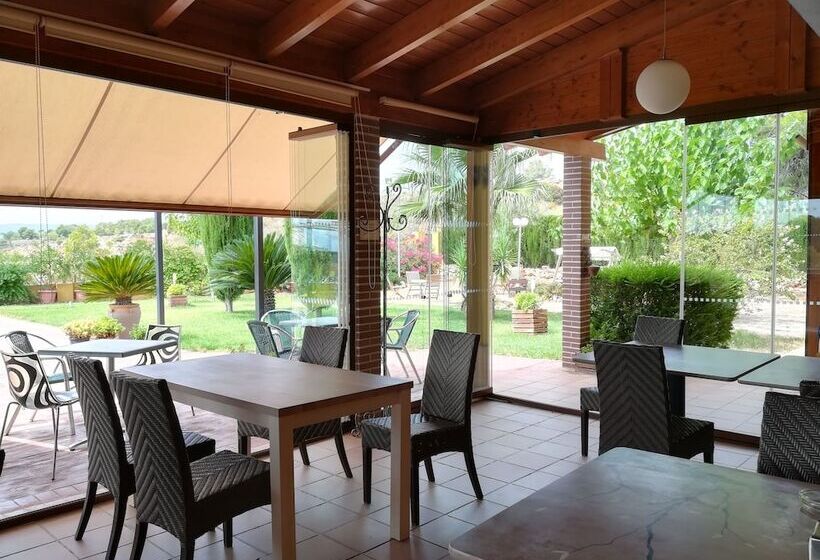 田舎風ホテル El Racó De La Pintora   Adults Only