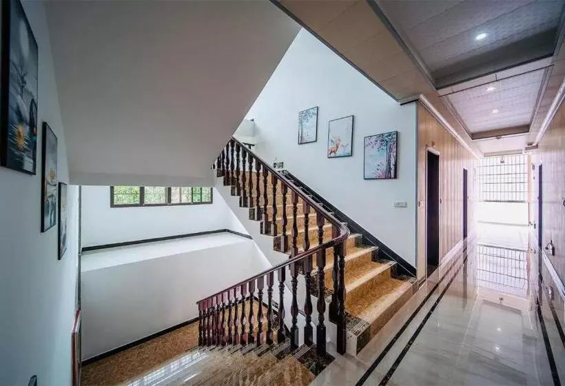ホテル Longhushan Hanxiangju Homestay