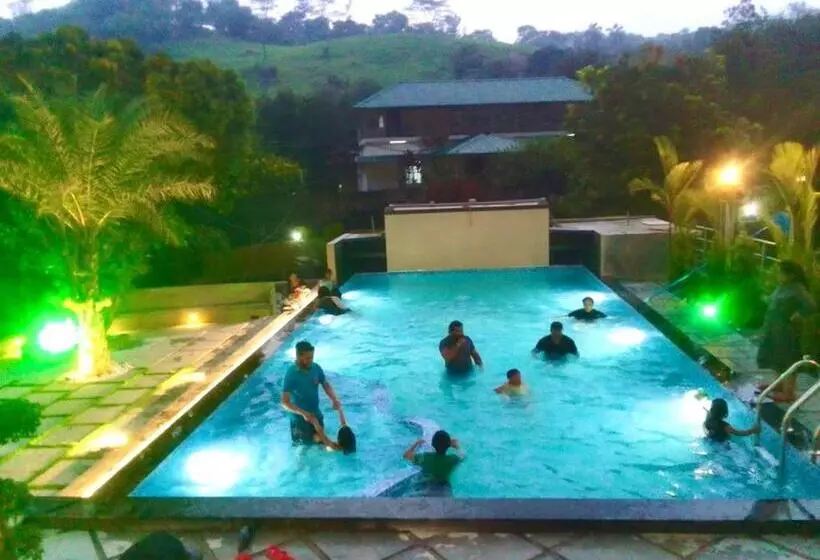 ホテル Treehouse Tabor Hills Resort Vagamon