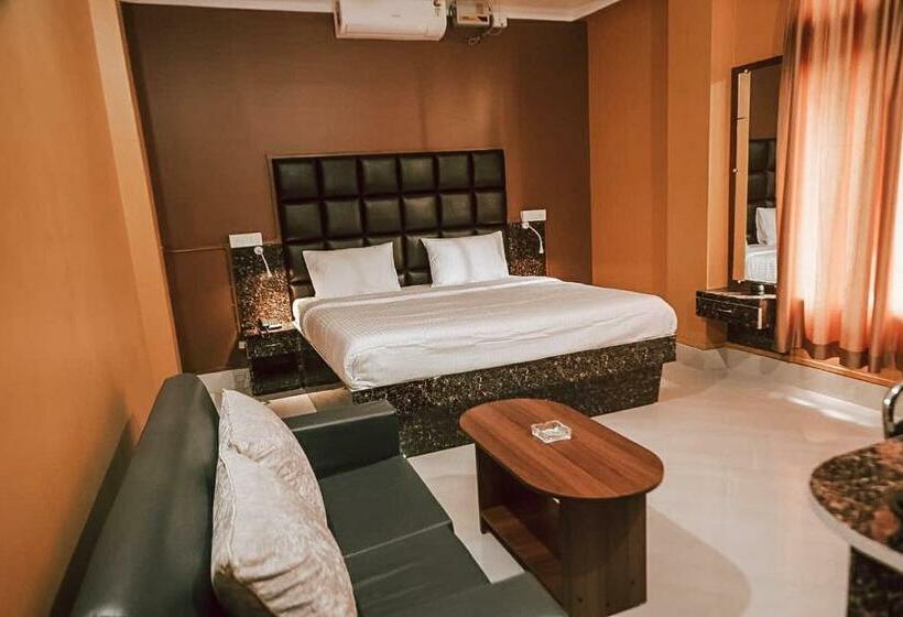 هتل Wings The Pride