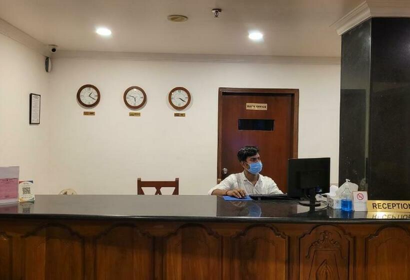 فندق Ashoka Tourist Home