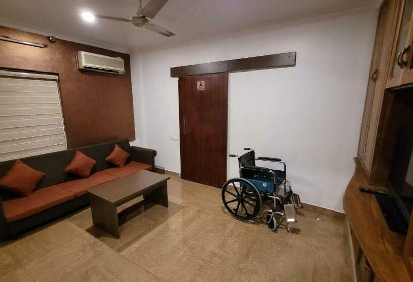 فندق Ashoka Tourist Home