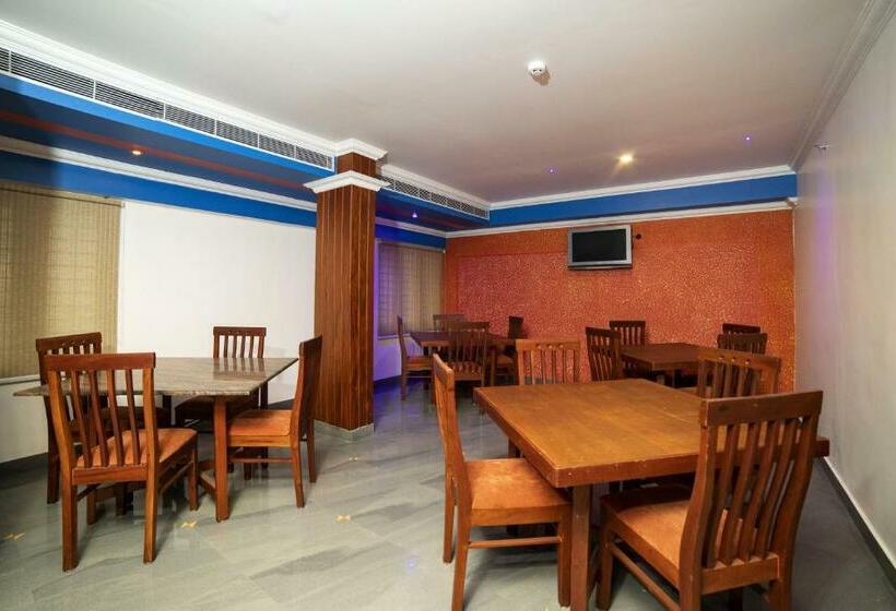 فندق Ashoka Tourist Home