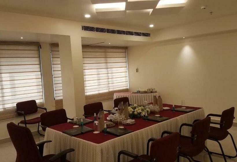 فندق Ashoka Tourist Home