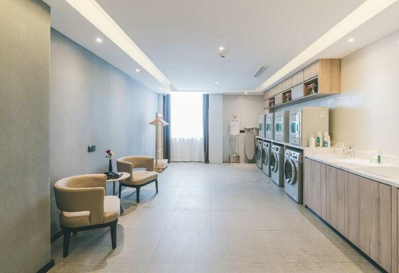 Atour Hotel Kunshan Yongda Business Plaza