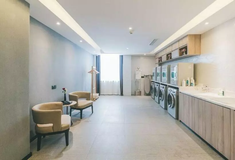 Atour Hotel Kunshan Yongda Business Plaza