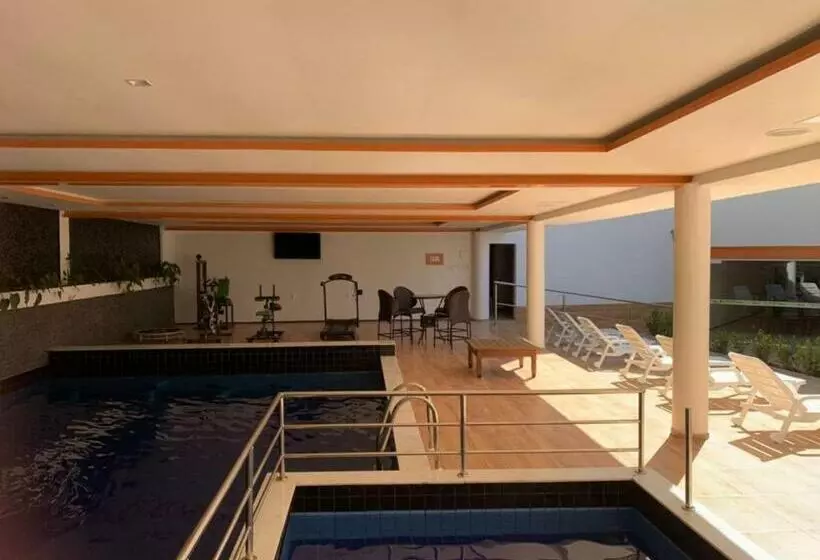 ホテル Cajuina Avenida