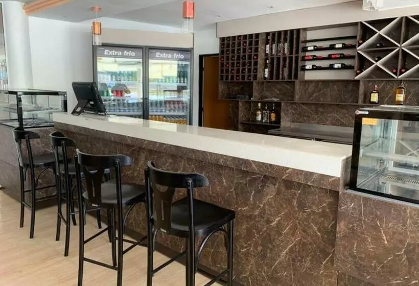 ホテル Cajuina Avenida