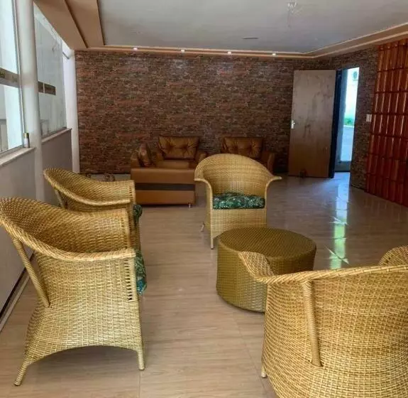 ホテル Cajuina Avenida