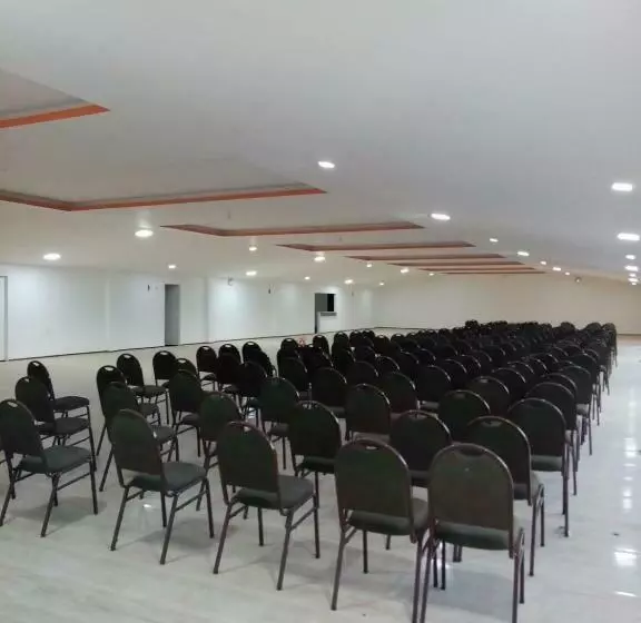 ホテル Cajuina Avenida