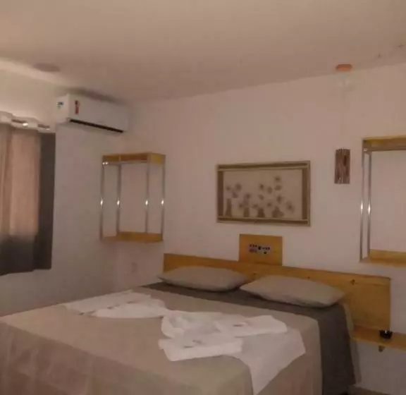 ホテル Cajuina Avenida