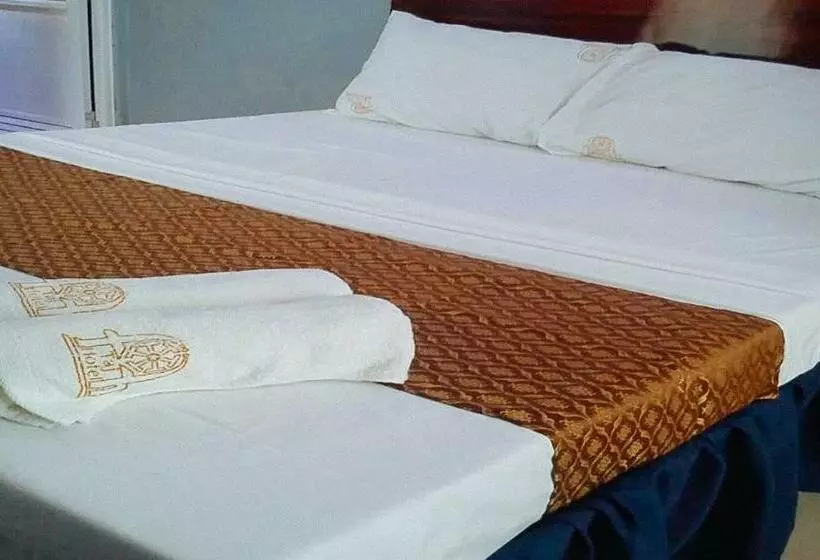 Reddoorz Plus @ Taj Hotel Tuguegarao