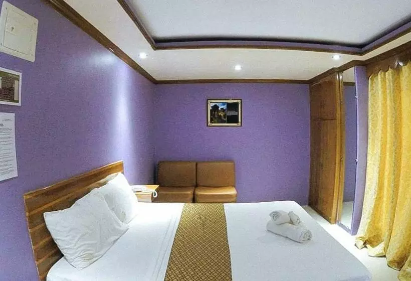 Reddoorz Plus @ Taj Hotel Tuguegarao