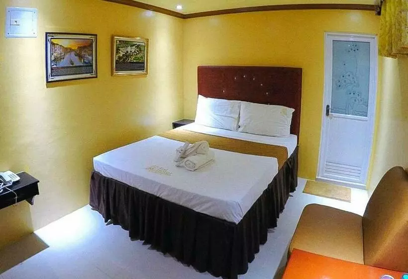 Reddoorz Plus @ Taj Hotel Tuguegarao