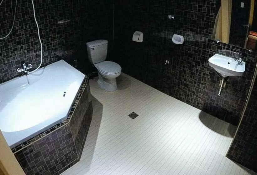 Reddoorz Plus @ Taj Hotel Tuguegarao