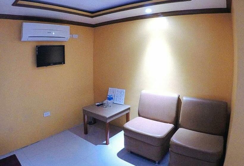 Reddoorz Plus @ Taj Hotel Tuguegarao