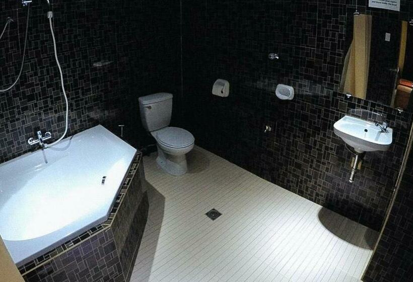 Reddoorz Plus @ Taj Hotel Tuguegarao