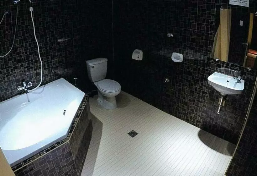 Reddoorz Plus @ Taj Hotel Tuguegarao