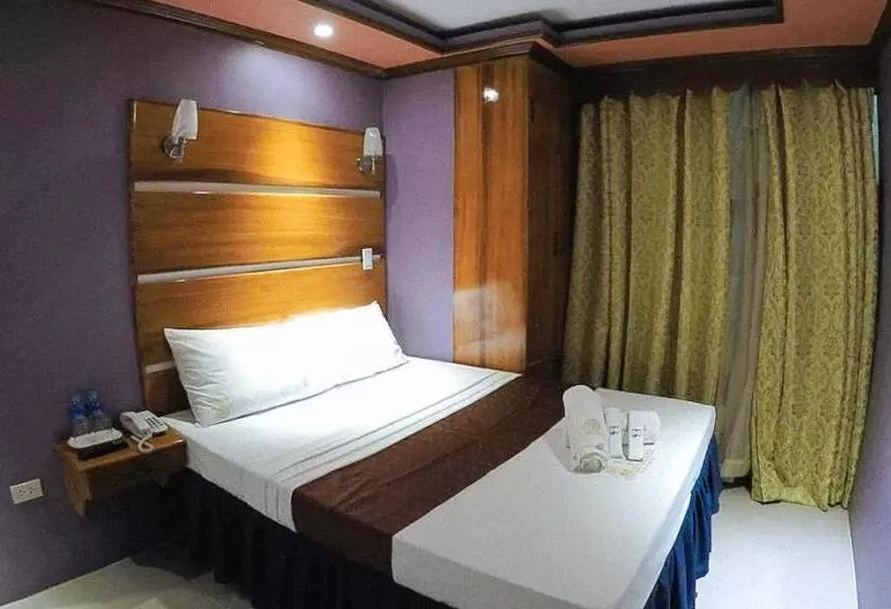 Reddoorz Plus @ Taj Hotel Tuguegarao