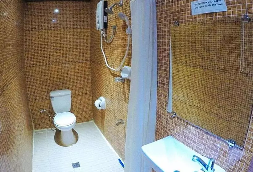 Reddoorz Plus @ Taj Hotel Tuguegarao