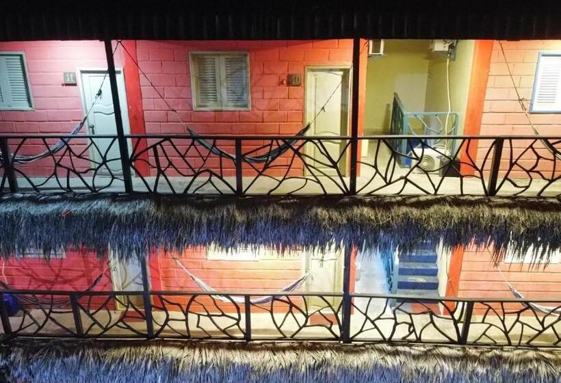 호스텔 Arrecife Montañita Hostal