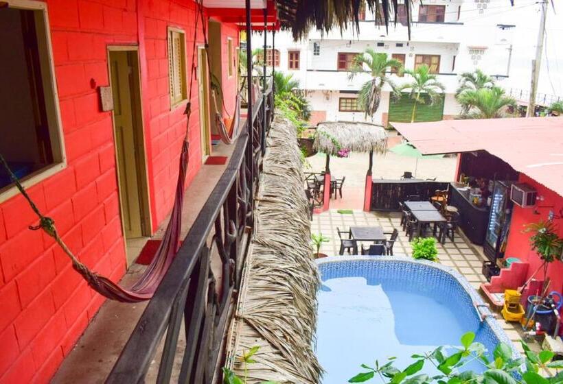 호스텔 Arrecife Montañita Hostal