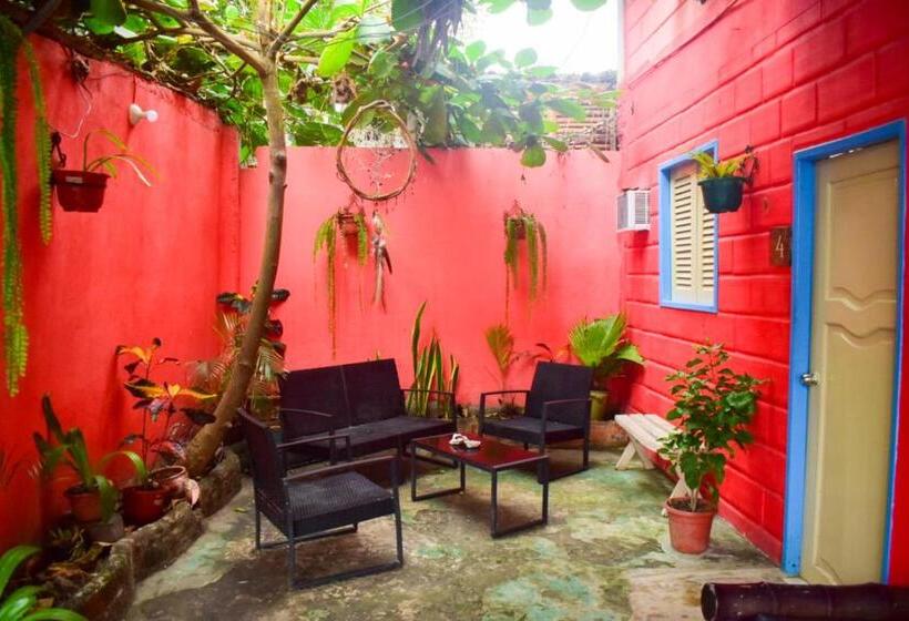 호스텔 Arrecife Montañita Hostal