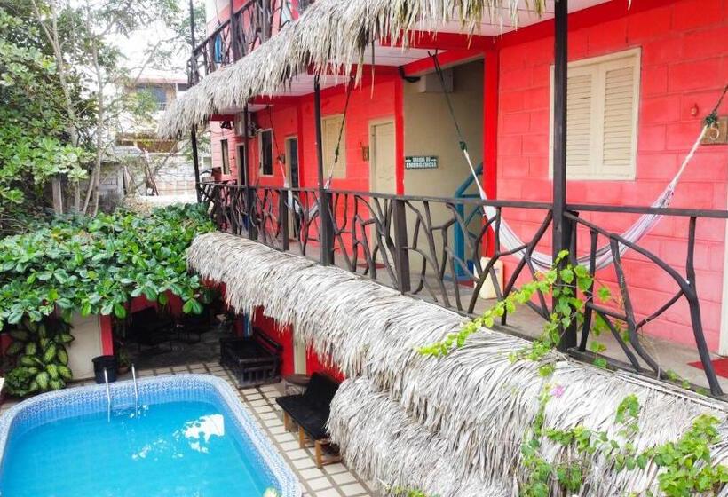 호스텔 Arrecife Montañita Hostal