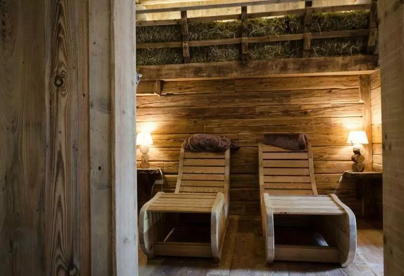 Hotelli Albergo La Pace