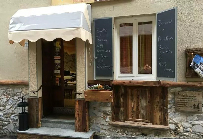 Hotelli Albergo La Pace