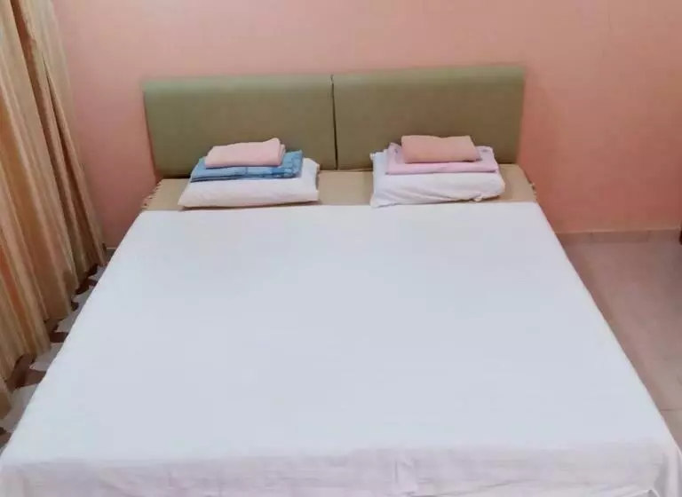 ホテル Oyo 90352 Muan S Homestay