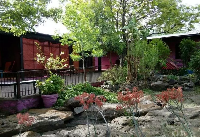 پانسیون Hostal El Puesto
