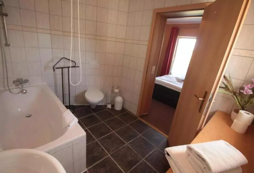 Lindenhof Liepgarten   Pension & Gaststätte