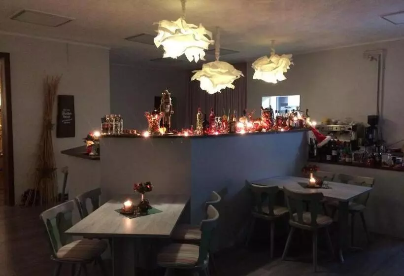 Lindenhof Liepgarten   Pension & Gaststätte