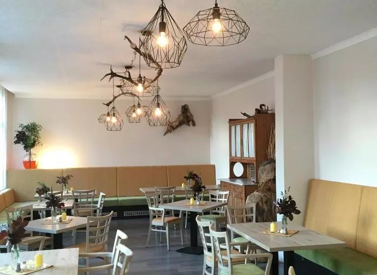 Lindenhof Liepgarten   Pension & Gaststätte