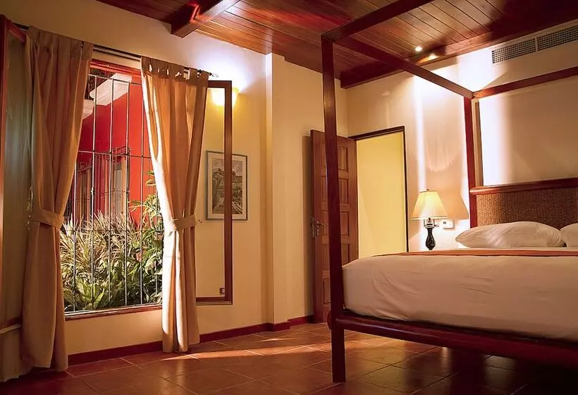 Estrada Hotel & Bistro